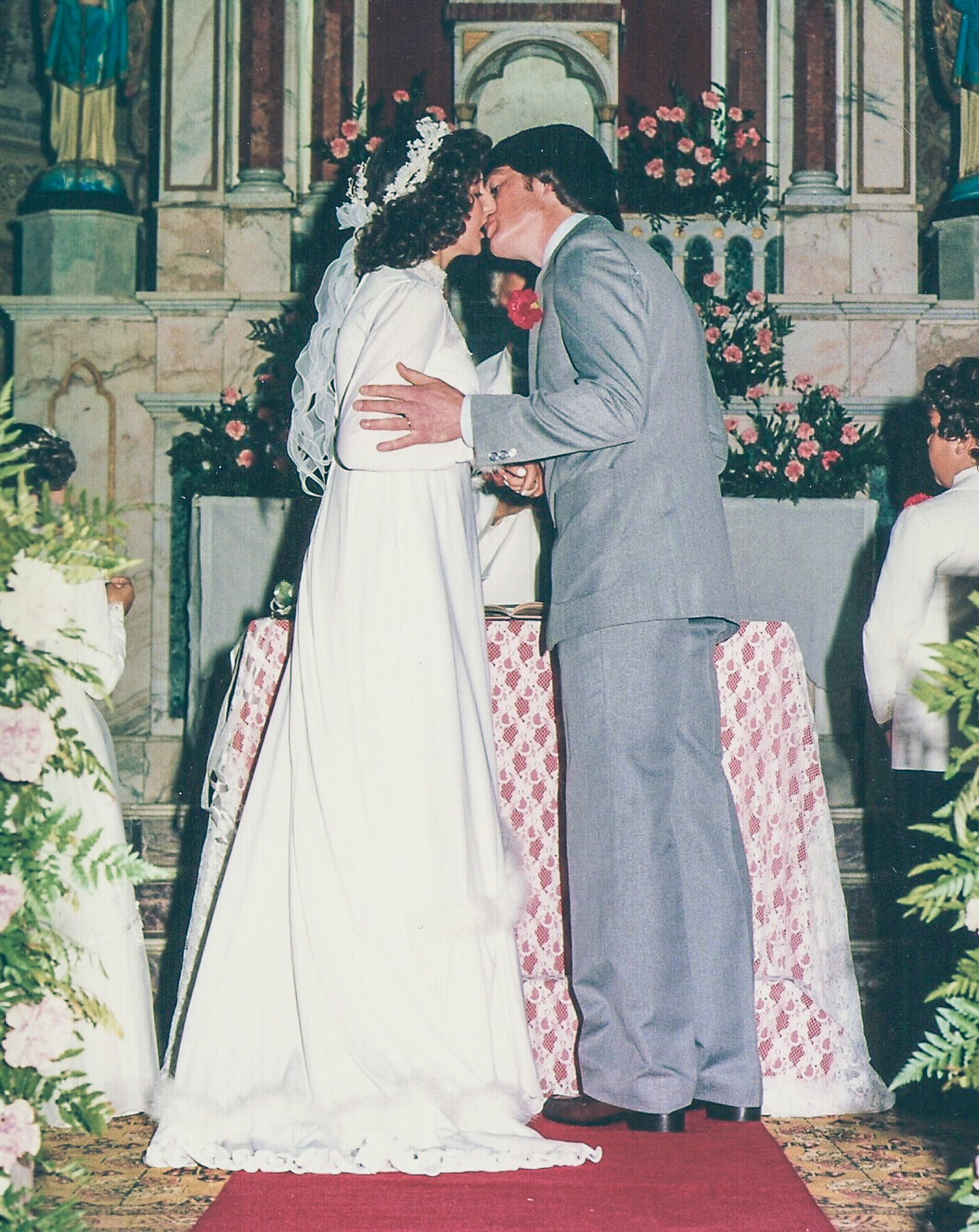 Foto: Arquivo pessoal. Casamento realizado no início dos anos 80 em Campo Largo/PR.